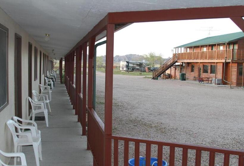 فندق على الطريق Badlands Hotel & Campground
