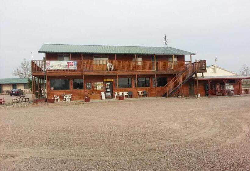 فندق على الطريق Badlands Hotel & Campground