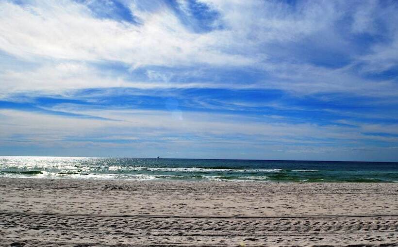 فندق على الطريق Bikini Beach Resort