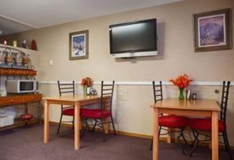 فندق على الطريق Ubar Inn & Suites