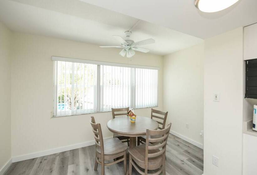 Siesta Key Beach Resort And Suites