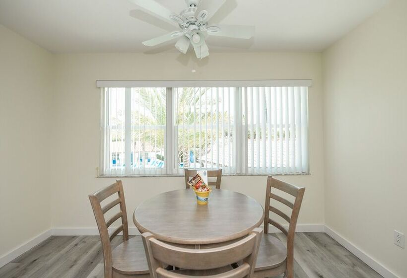 Siesta Key Beach Resort And Suites