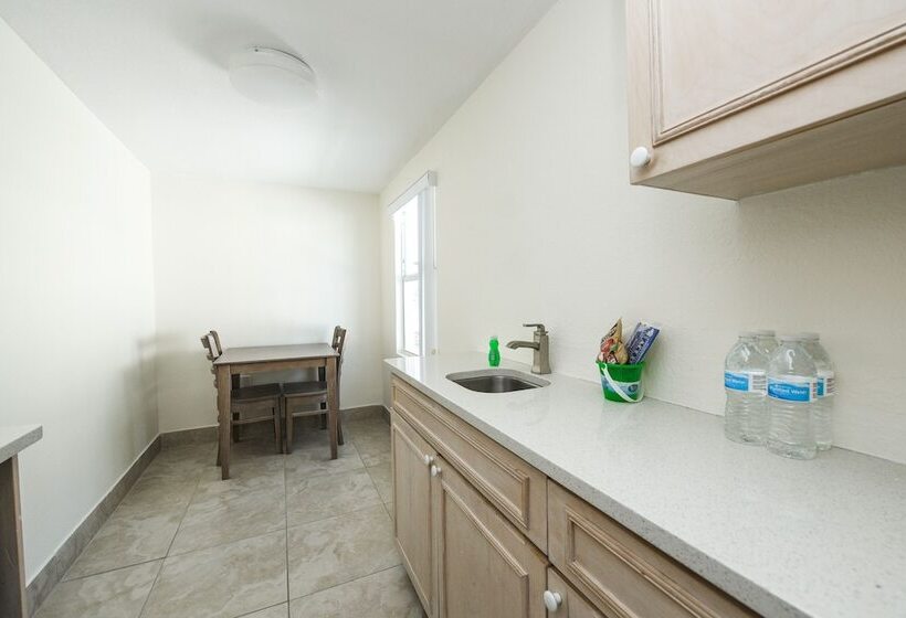 Siesta Key Beach Resort And Suites