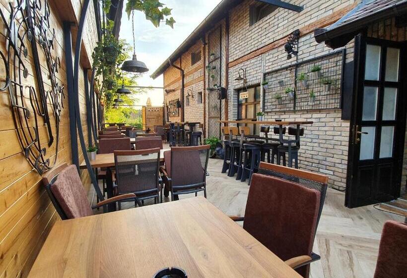 هاستل Oldbrick Pub