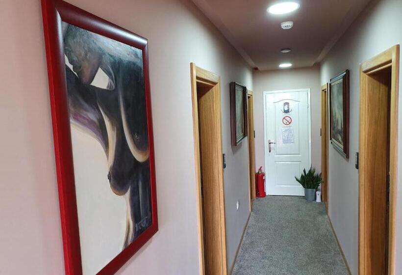 هاستل Oldbrick Pub