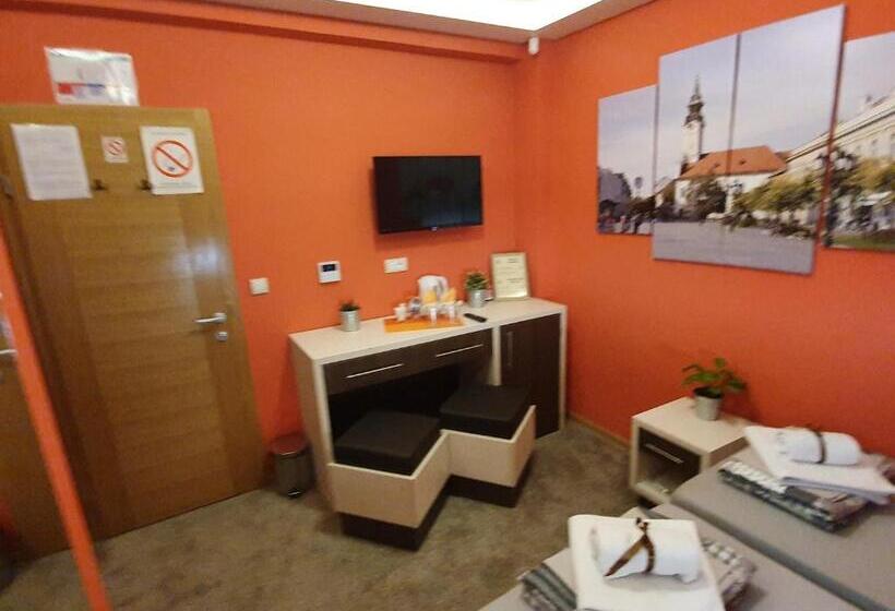 هاستل Oldbrick Pub