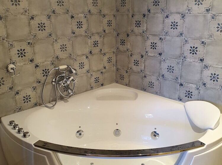 ベッドアンドブレックファースト Domaine Les Bayles   Chambres D Hôtes