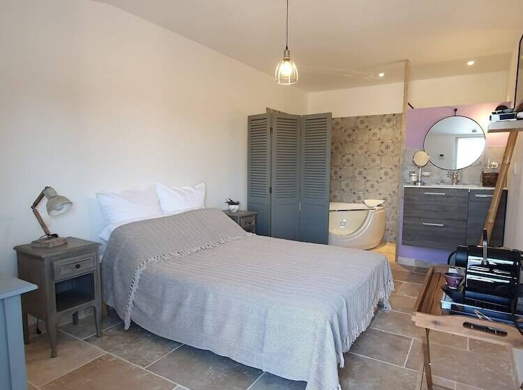 ベッドアンドブレックファースト Domaine Les Bayles   Chambres D Hôtes