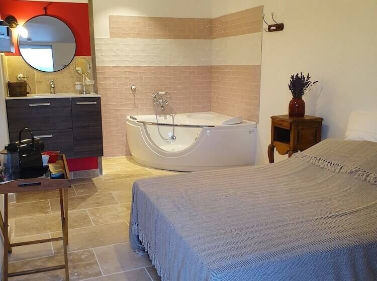 ベッドアンドブレックファースト Domaine Les Bayles   Chambres D Hôtes