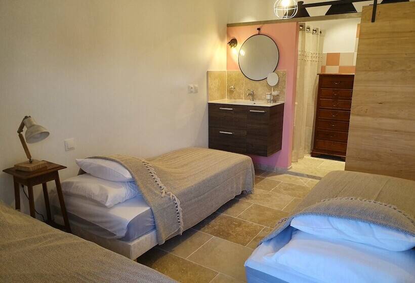 ベッドアンドブレックファースト Domaine Les Bayles   Chambres D Hôtes