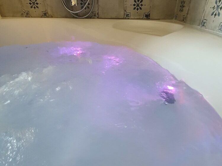 ベッドアンドブレックファースト Domaine Les Bayles   Chambres D Hôtes