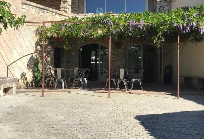 ベッドアンドブレックファースト Domaine Les Bayles   Chambres D Hôtes