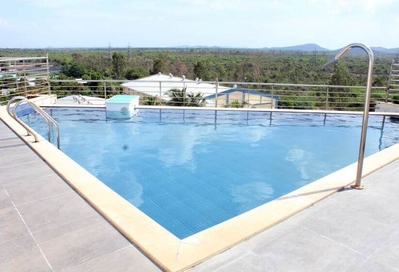 호텔 Alegria Whitehouse Mambakkam