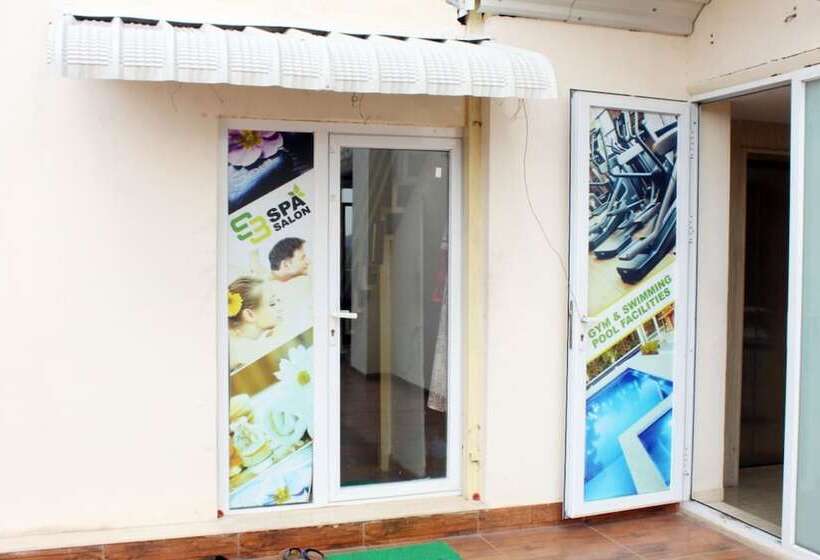 호텔 Alegria Whitehouse Mambakkam