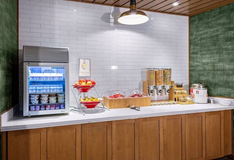 Отель Fairfield Inn & Suites By Marriott Queensbury Glens Falls/lake George