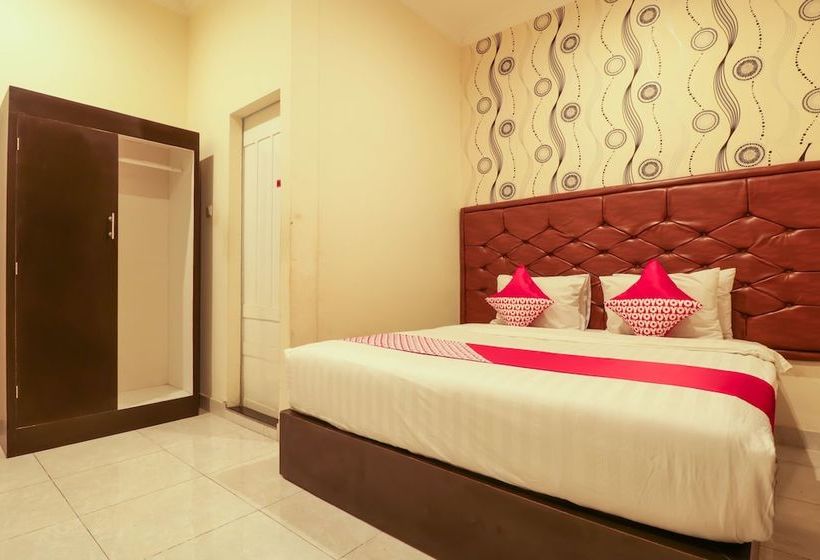 בית מלון כפרי Oyo 1117 New Garuda