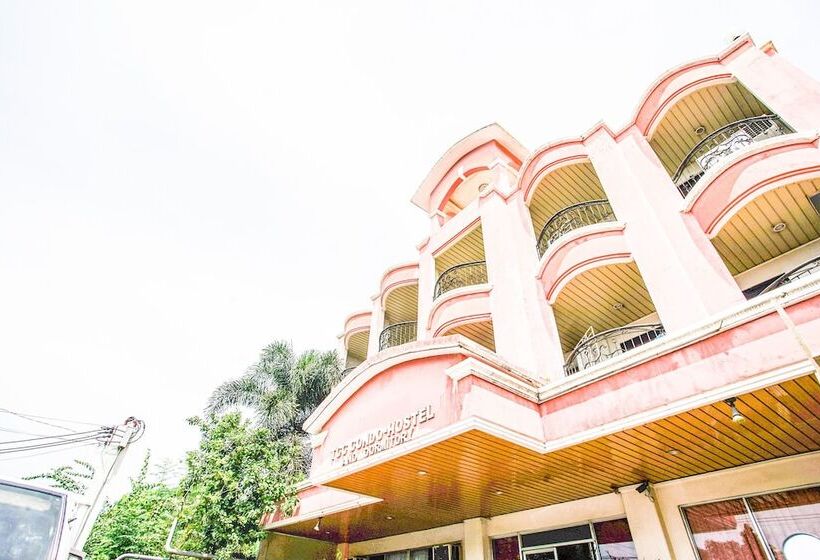 בית מלון כפרי Oyo 192 Tcc Condohostel