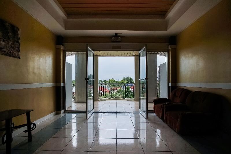 בית מלון כפרי Oyo 192 Tcc Condohostel