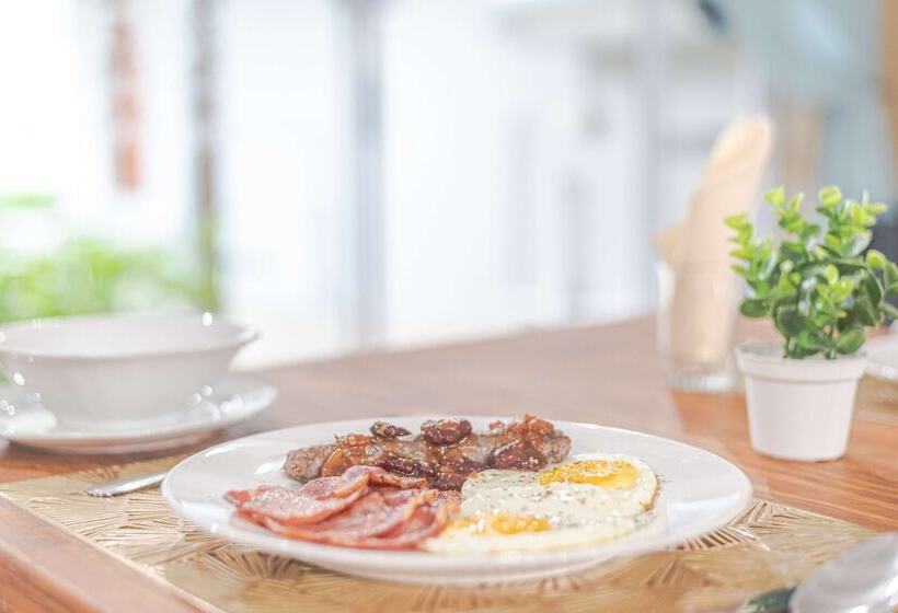 פנסיון Azaria Guesthouse