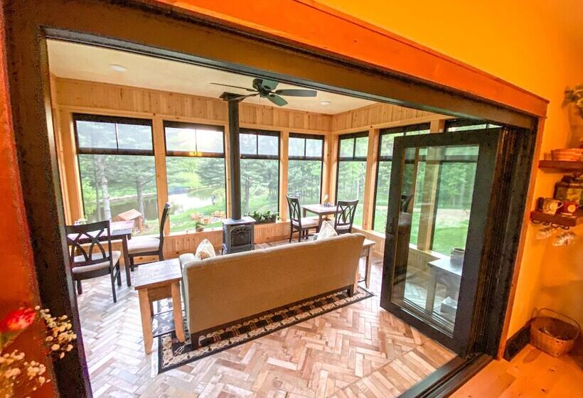 مبيت وإفطار Inn At The River