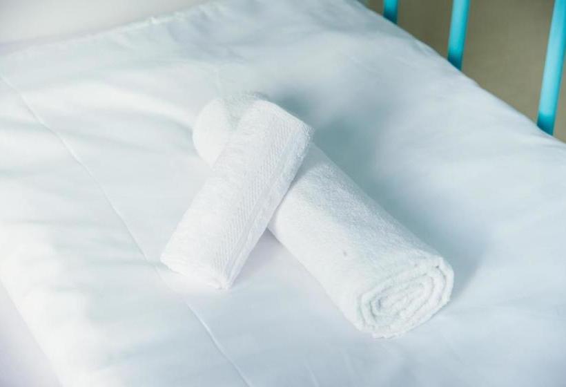 Bed and Breakfast Queenie Hostel