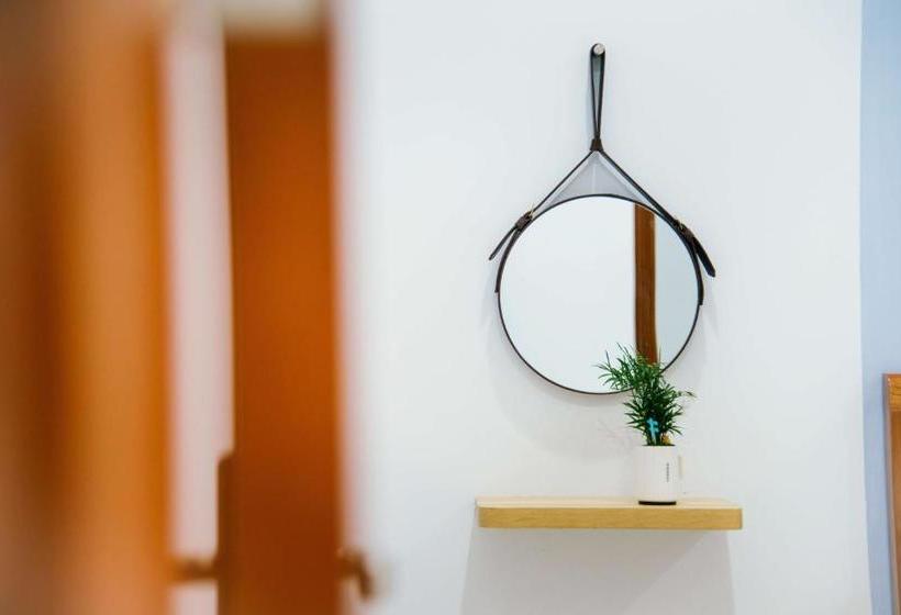 Bed and Breakfast Queenie Hostel