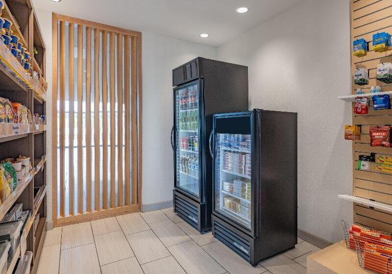 فندق Holiday Inn Express & Suites   Ruskin, An Ihg