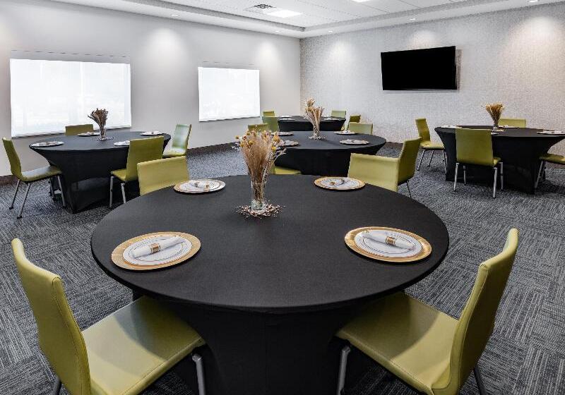 فندق Holiday Inn Express & Suites   Ruskin, An Ihg