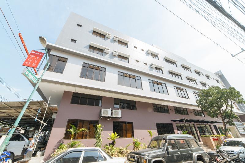 هتل Reddoorz Plus At Evangelista Street Makati