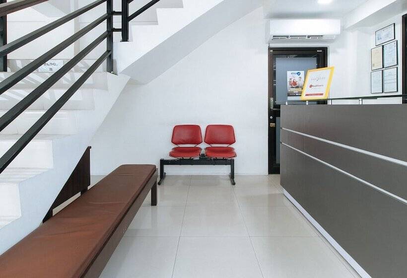 هتل Reddoorz Plus At Evangelista Street Makati