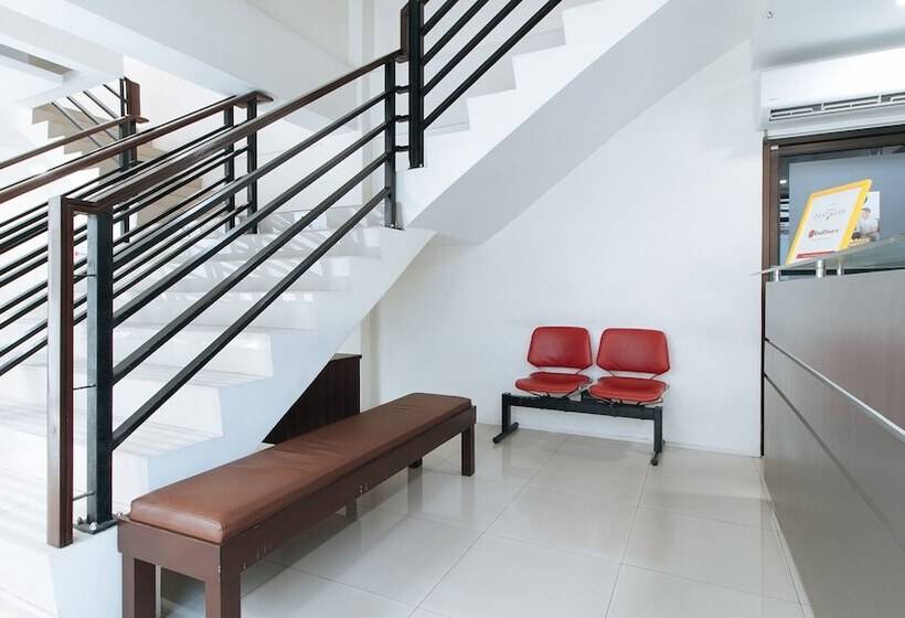 هتل Reddoorz Plus At Evangelista Street Makati