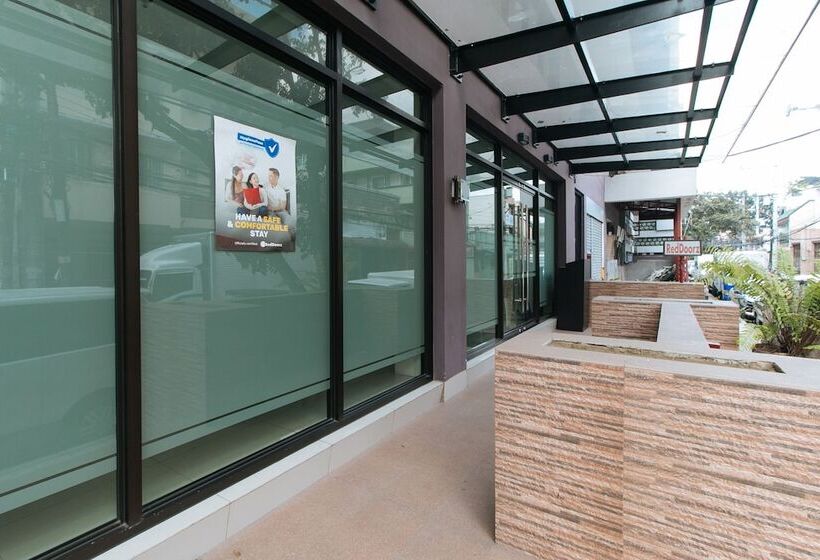 هتل Reddoorz Plus At Evangelista Street Makati