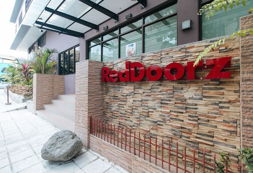 هتل Reddoorz Plus At Evangelista Street Makati