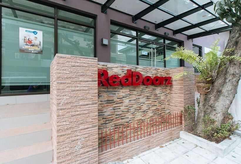 هتل Reddoorz Plus At Evangelista Street Makati