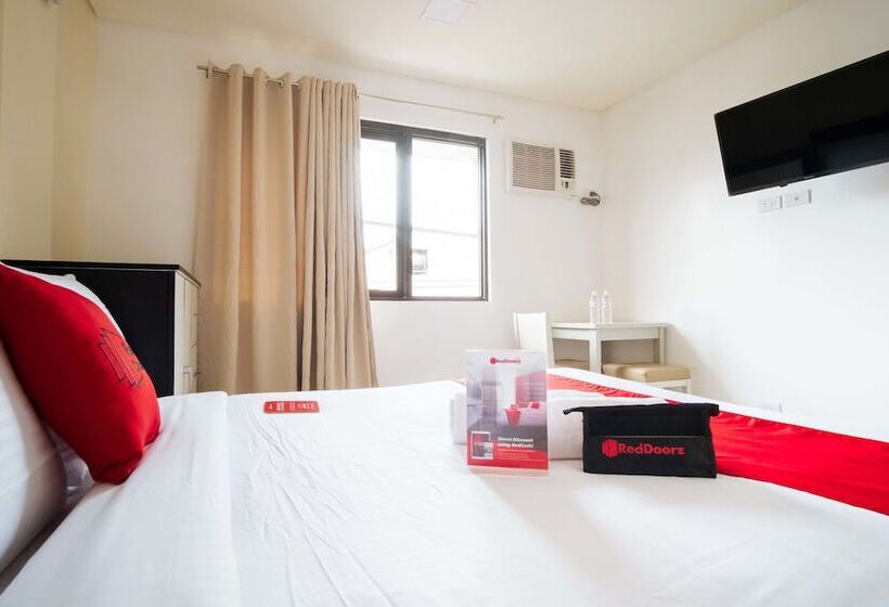 هتل Reddoorz Plus At Evangelista Street Makati