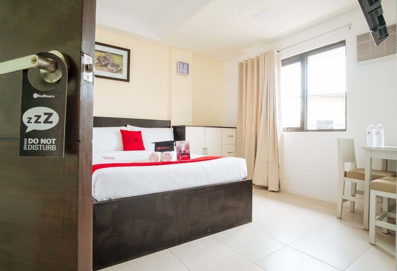 هتل Reddoorz Plus At Evangelista Street Makati
