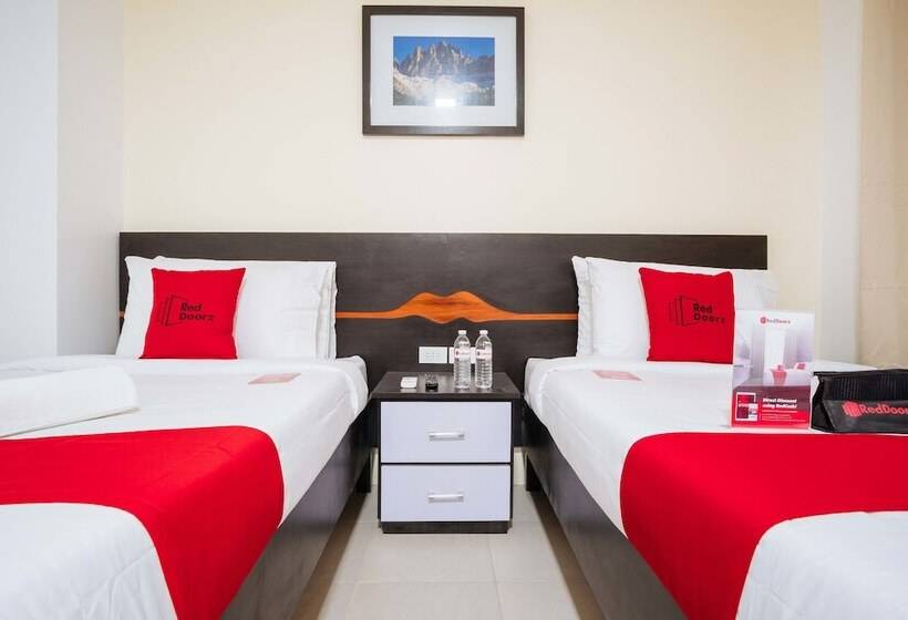 هتل Reddoorz Plus At Evangelista Street Makati