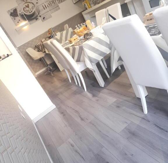 פנסיון White House & B