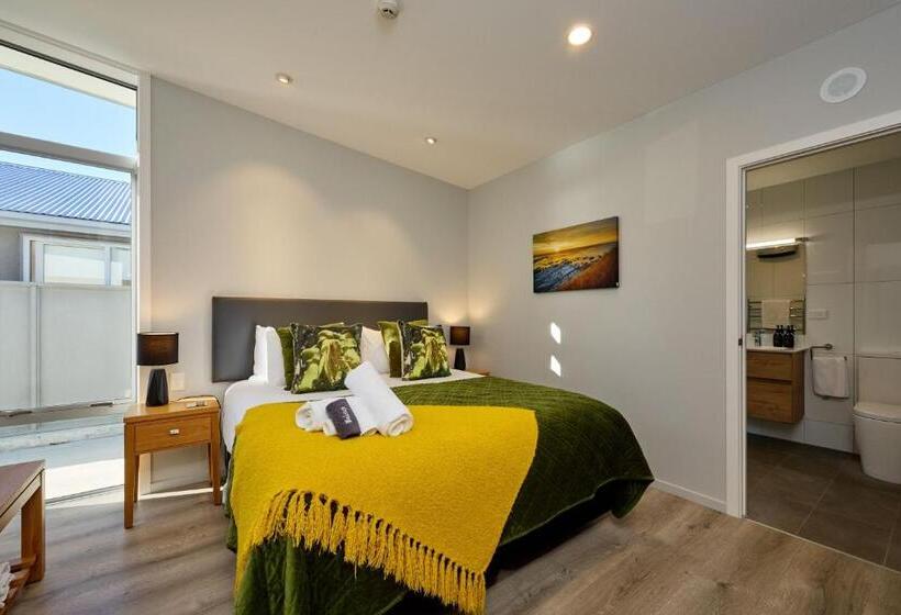 Shearwater Apartments