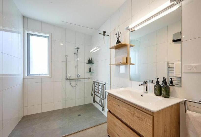 Shearwater Apartments