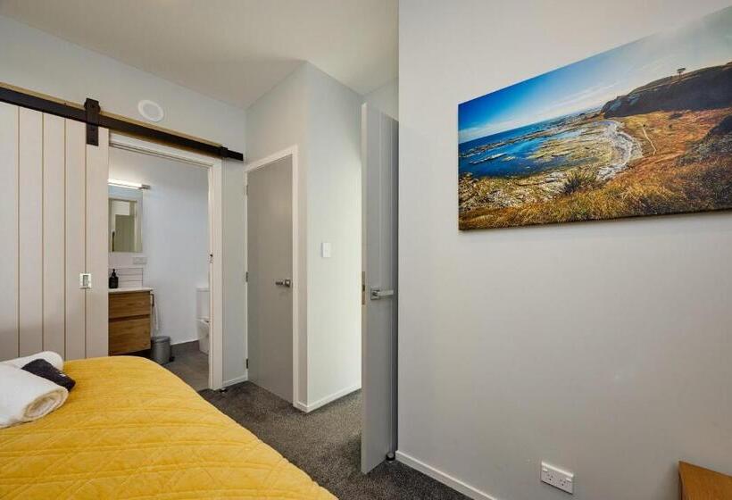 Shearwater Apartments