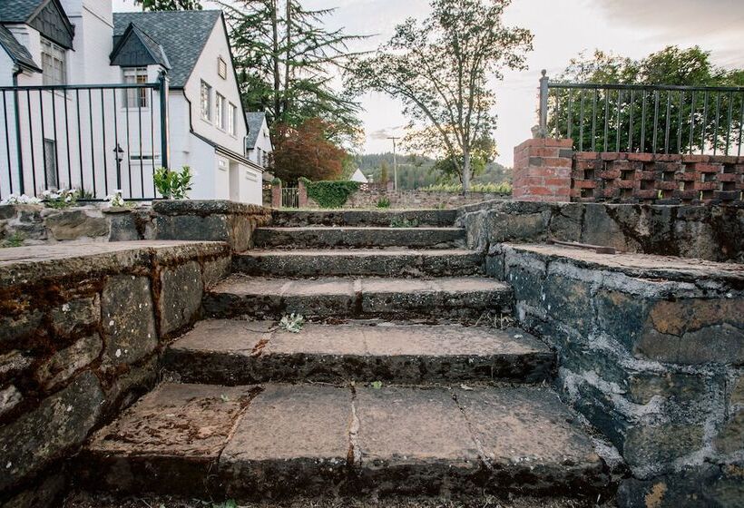 مبيت وإفطار Hummingbird Estate