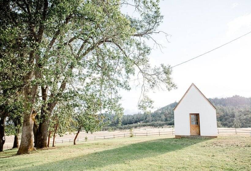 مبيت وإفطار Hummingbird Estate