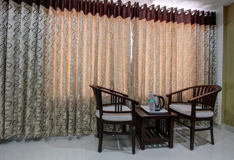 Capital O 46699 Hotel Insta