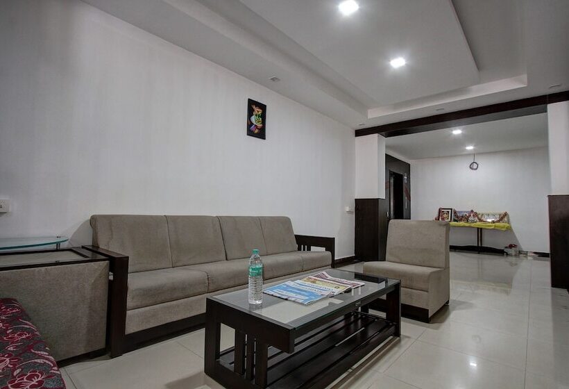 Capital O 46699 Hotel Insta