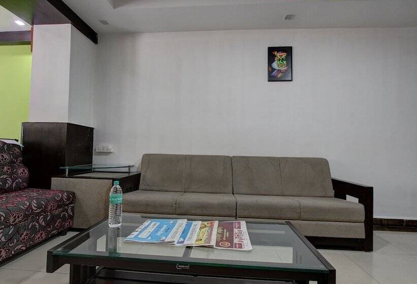 Capital O 46699 Hotel Insta