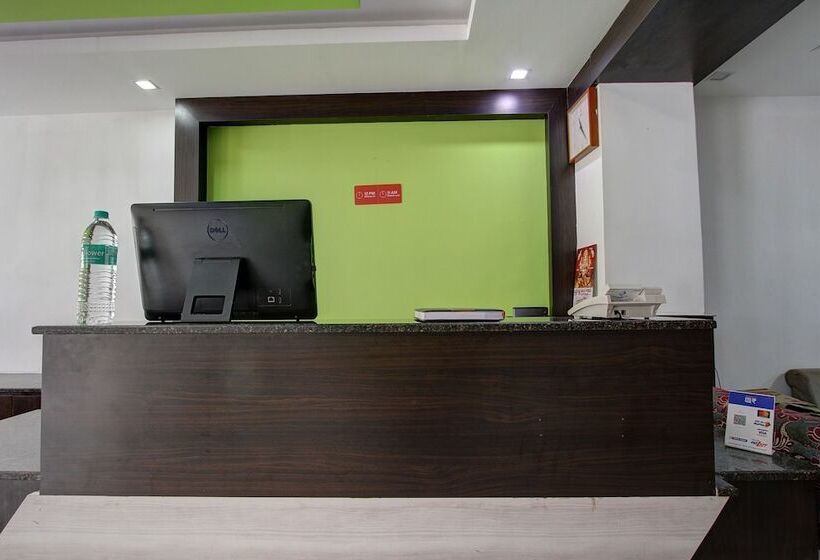 Capital O 46699 Hotel Insta