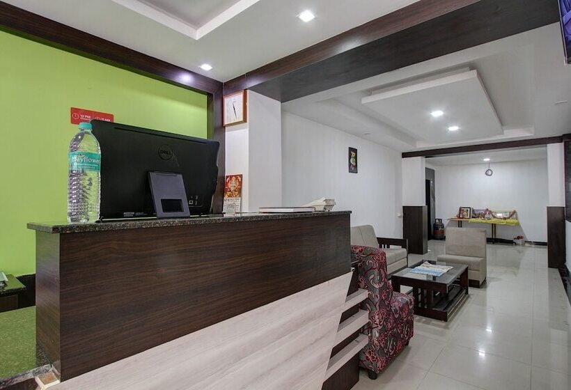 Capital O 46699 Hotel Insta