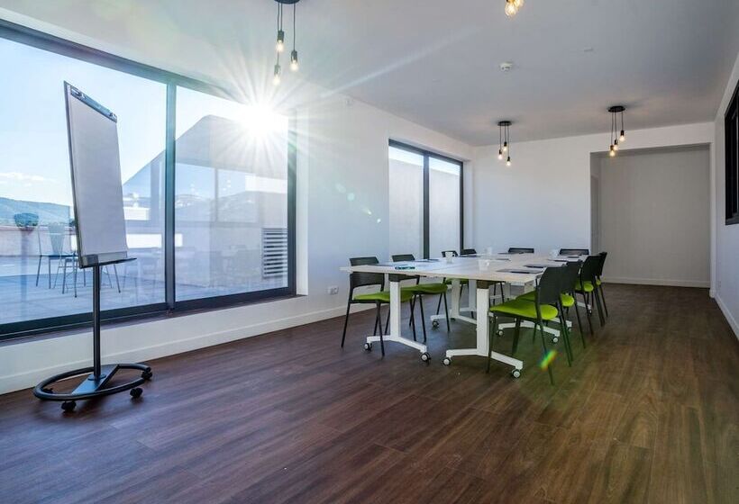 בית מלון כפרי Campanile Marseille Est  Aubagne