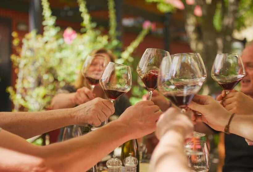 هتل Gibbston Valley Lodge And Spa